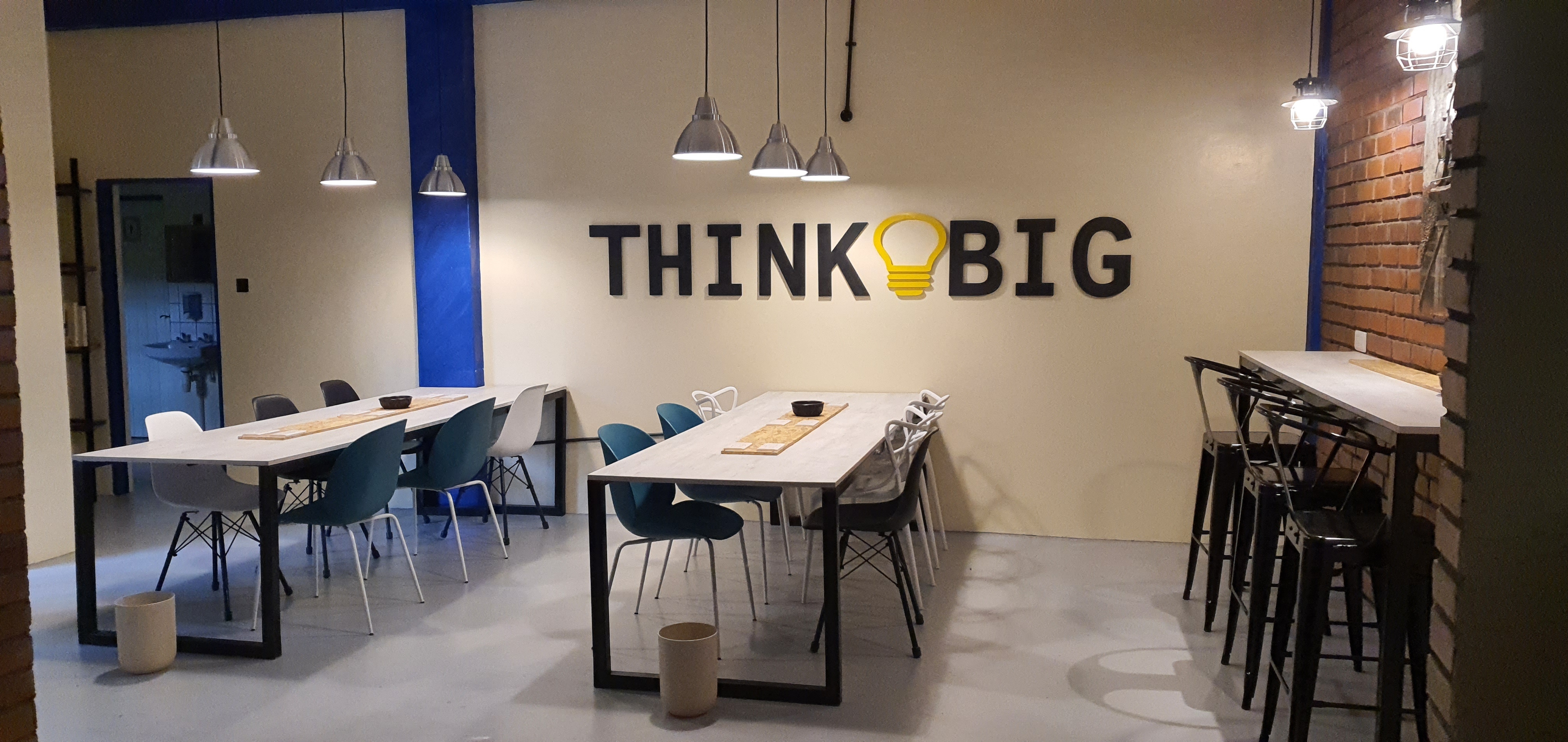 Flexible Cowork Desks