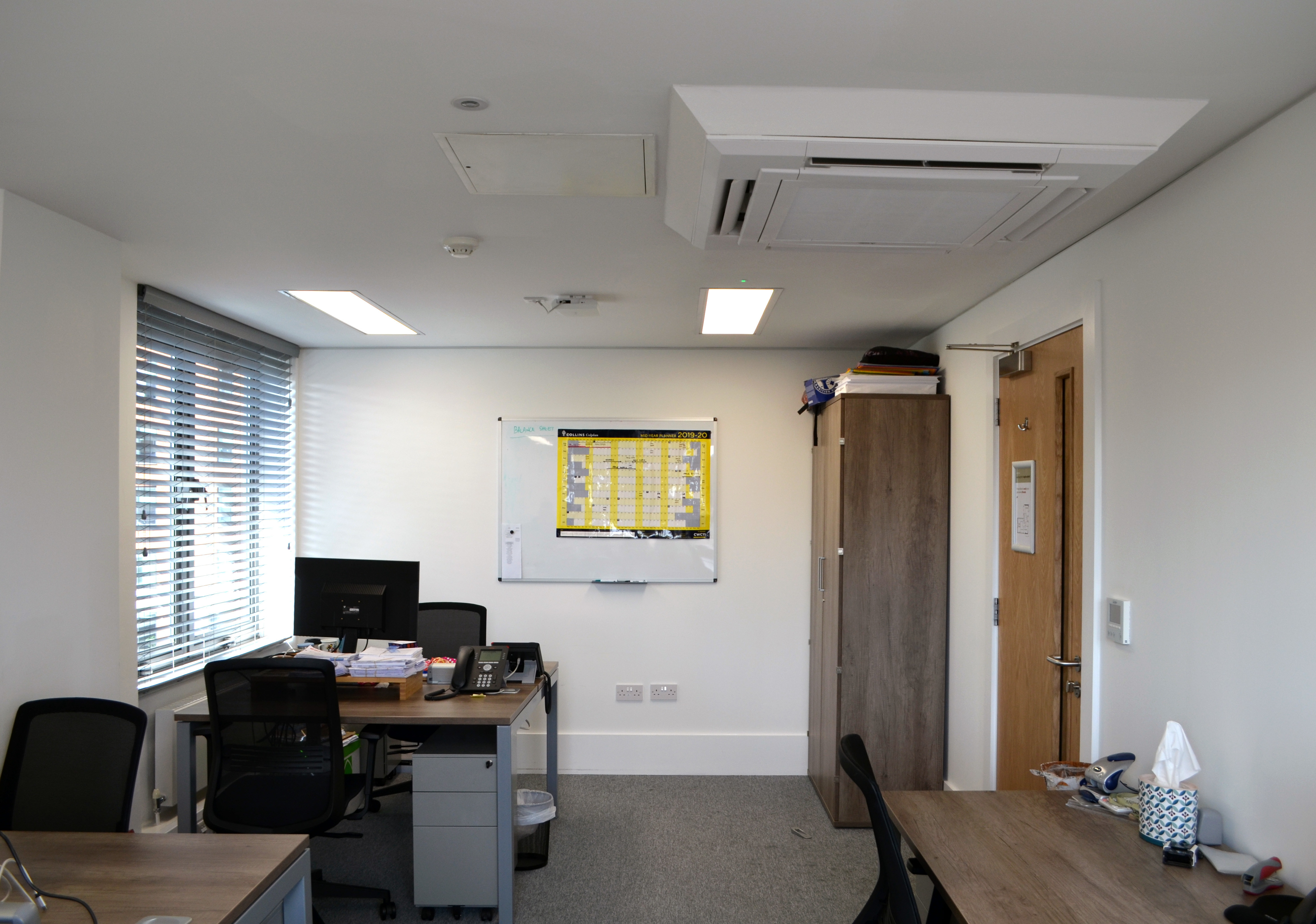 Spacious 6 person office in Holborn 