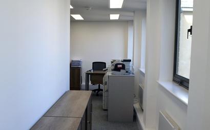 Spacious 7 person office with ample storage in Holborn Spacious 7 person office with ample storage in Holborn