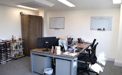 Lovely 4 person office with access to balcony Lovely 4 person office with access to balcony