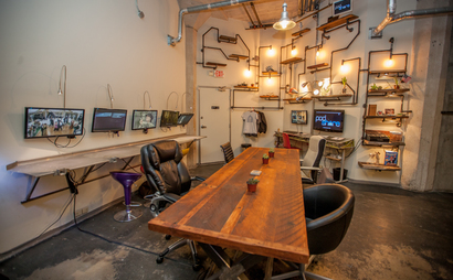 Hollywood/Vine Desks Hollywood/Vine Desks