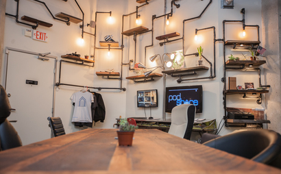 Hollywood/Vine Desks Hollywood/Vine Desks