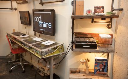 Hollywood/Vine Desks Hollywood/Vine Desks