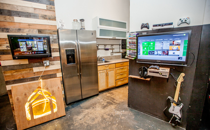 Hollywood/Vine Desks Hollywood/Vine Desks