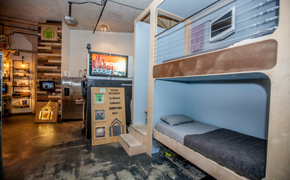 Hollywood/Vine Desks Hollywood/Vine Desks