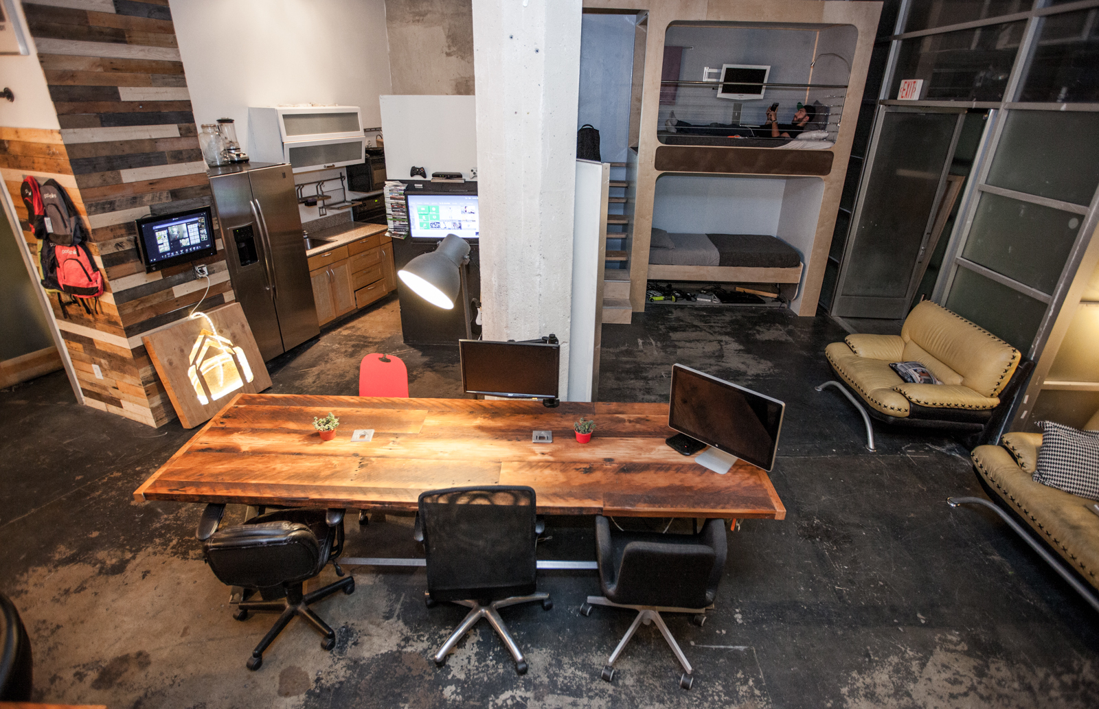 Hollywood/Vine Desks Hollywood/Vine Desks