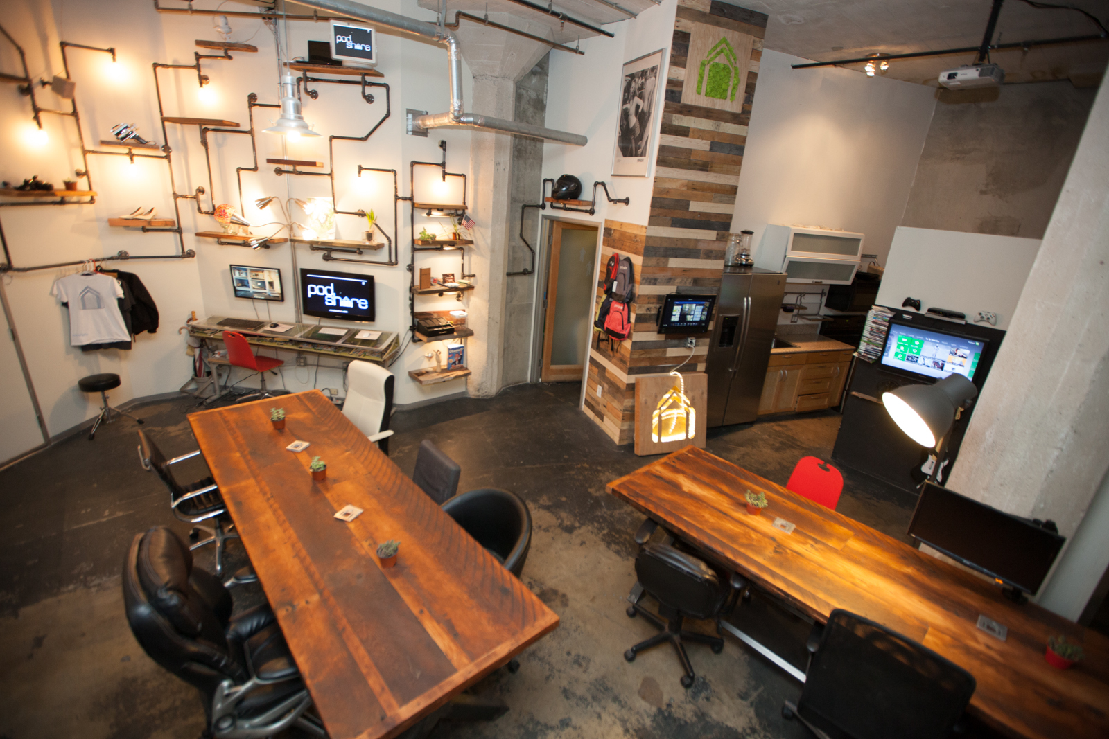 Hollywood/Vine Desks Hollywood/Vine Desks