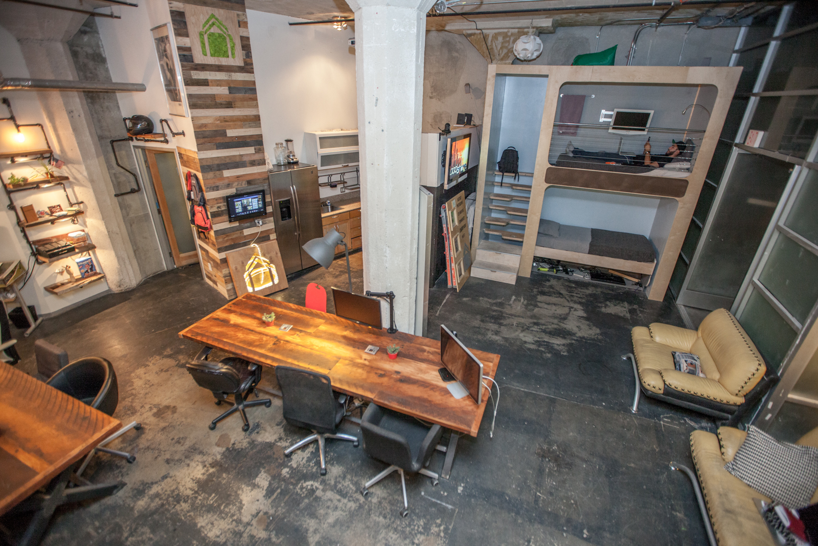 Hollywood/Vine Desks Hollywood/Vine Desks