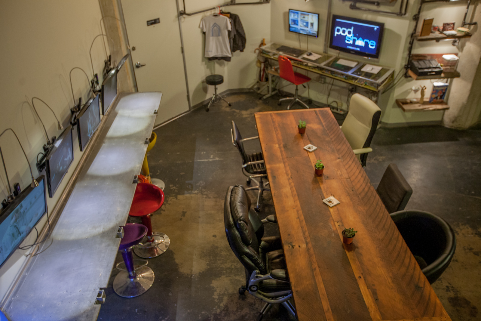 Hollywood/Vine Desks Hollywood/Vine Desks