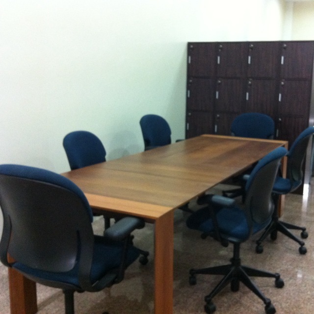 Breakfast Club (communal table)