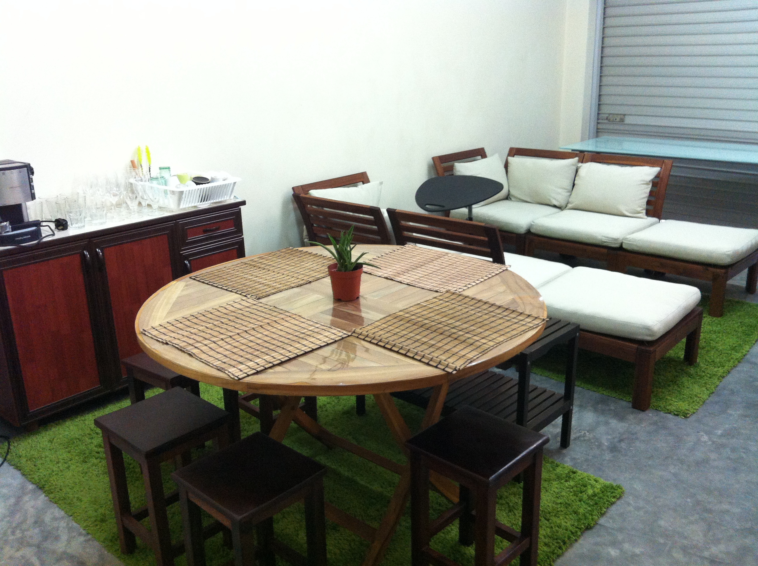 Breakfast Club (communal table)