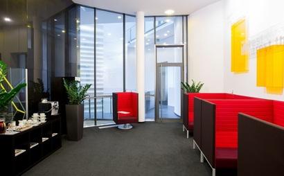 Work your way in einem Privatbüro für drei Personen Work your way in einem Privatbüro für drei Personen