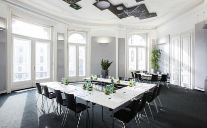 Work your way in einem Privatbüro für drei Personen Work your way in einem Privatbüro für drei Personen