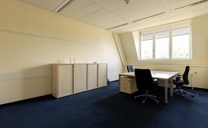 Work your way in einem Privatbüro für drei Personen Work your way in einem Privatbüro für drei Personen