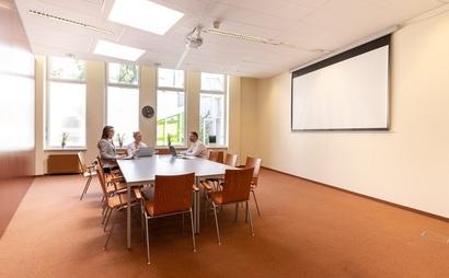 Bezugsfertige Büroräume für ein wachsendes Team von bis zu 10 Personen Bezugsfertige Büroräume für ein wachsendes Team von bis zu 10 Personen