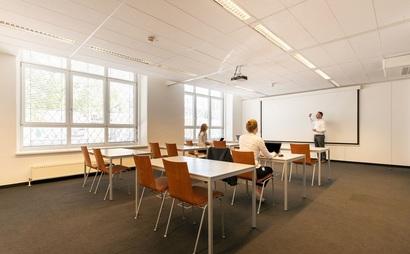 Bezugsfertige Büroräume für ein wachsendes Team von bis zu 10 Personen Bezugsfertige Büroräume für ein wachsendes Team von bis zu 10 Personen