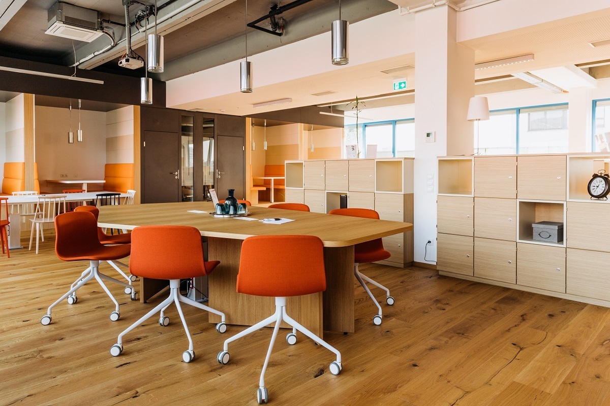 Work your way in einem Privatbüro für fünf Personen Work your way in einem Privatbüro für fünf Personen