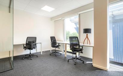 Werk zoals u dat wilt in een privékantoor voor drie Werk zoals u dat wilt in een privékantoor voor drie