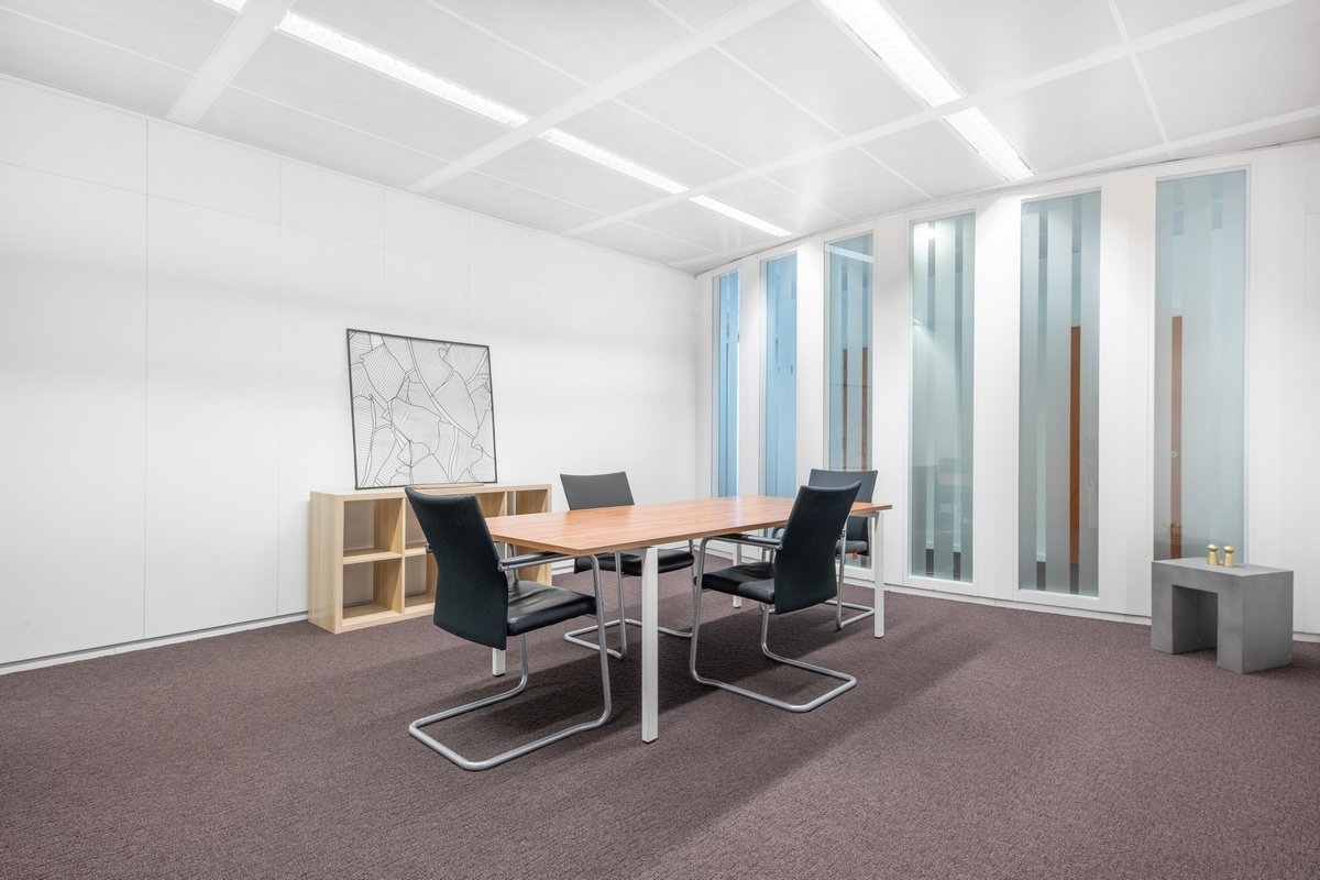 Kant-en-klare kantoorruimte voor een groeiend team van maximaal 10 personen Kant-en-klare kantoorruimte voor een groeiend team van maximaal 10 personen
