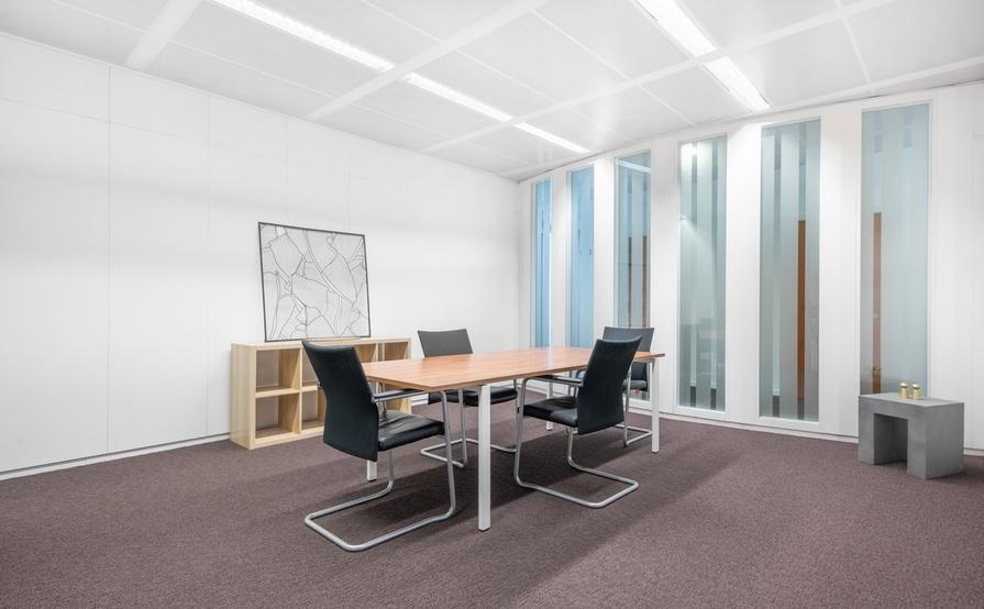 Kant-en-klare kantoorruimte voor een groeiend team van maximaal 10 personen Kant-en-klare kantoorruimte voor een groeiend team van maximaal 10 personen