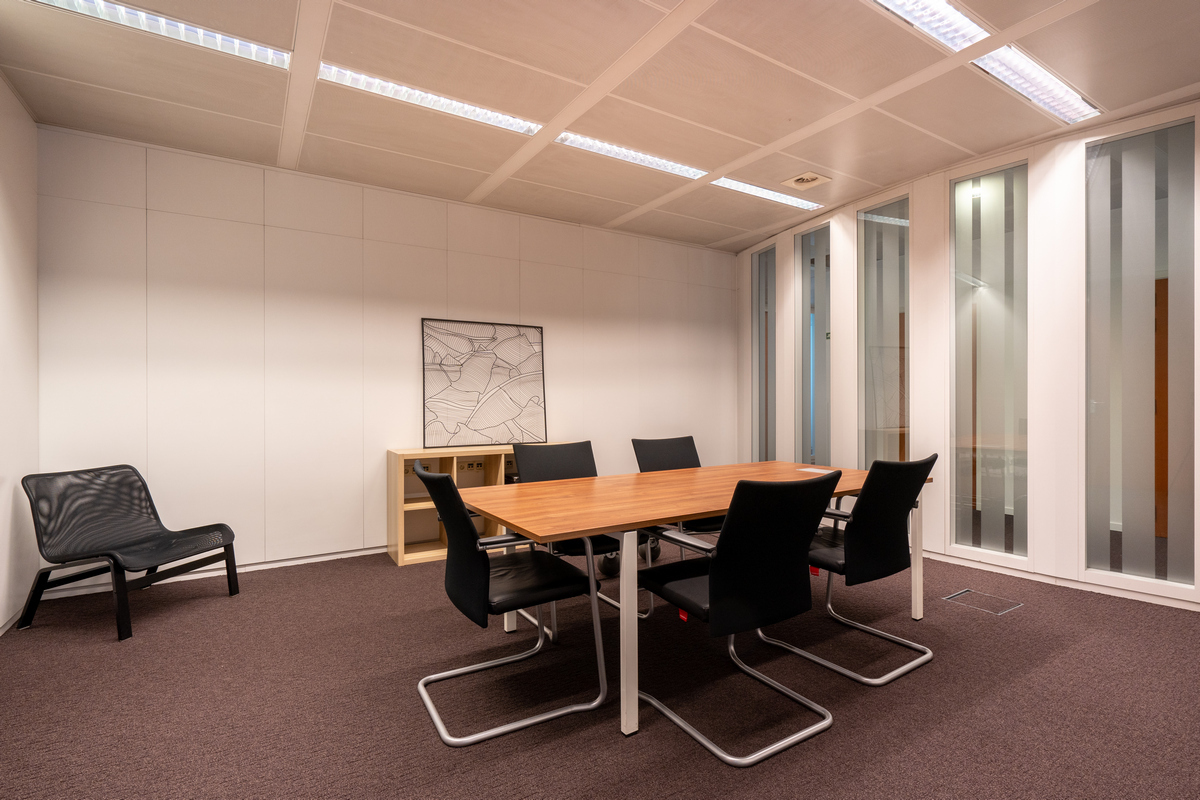 Kant-en-klare kantoorruimte voor een groeiend team van maximaal 10 personen Kant-en-klare kantoorruimte voor een groeiend team van maximaal 10 personen