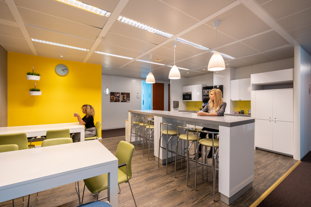 Kant-en-klare kantoorruimte voor een groeiend team van maximaal 10 personen Kant-en-klare kantoorruimte voor een groeiend team van maximaal 10 personen