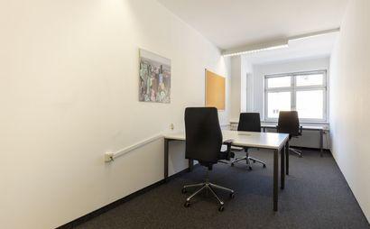 Work your way in einem Privatbüro für drei Personen Work your way in einem Privatbüro für drei Personen