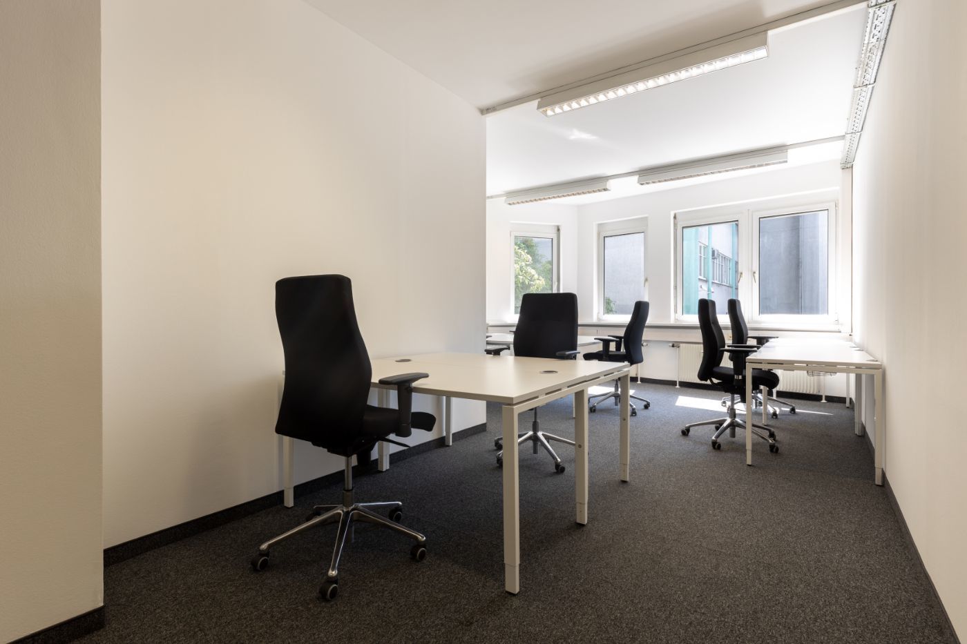 Work your way in einem Privatbüro für fünf Personen Work your way in einem Privatbüro für fünf Personen