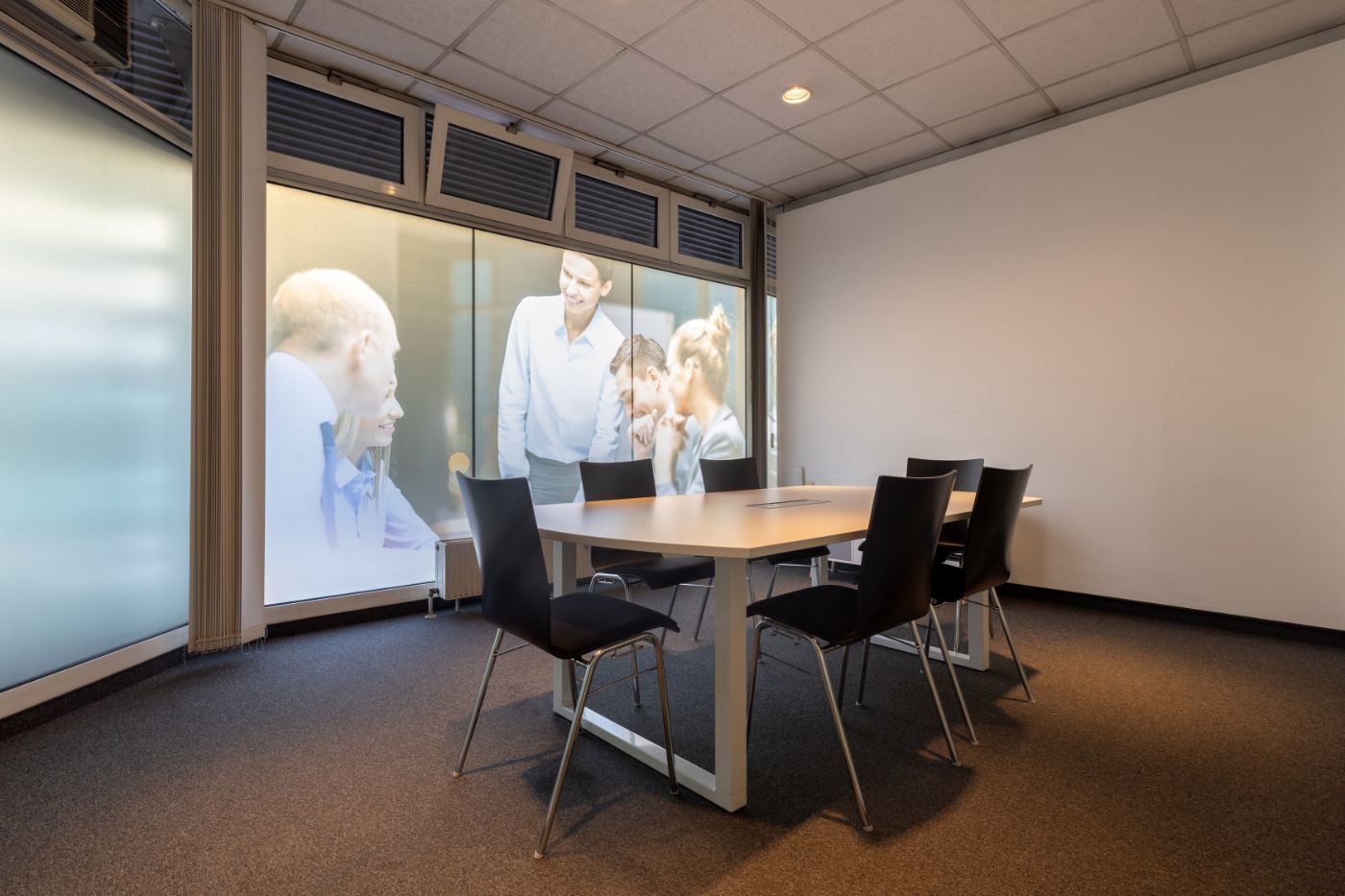 Work your way in einem Privatbüro für fünf Personen Work your way in einem Privatbüro für fünf Personen