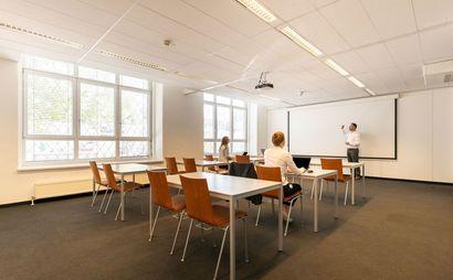 Work your way in einem Privatbüro für drei Personen Work your way in einem Privatbüro für drei Personen