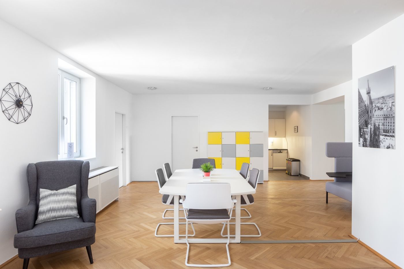 Zugang zu inspirierenden Coworking-Bereichen in Ihrer Nähe Zugang zu inspirierenden Coworking-Bereichen in Ihrer Nähe