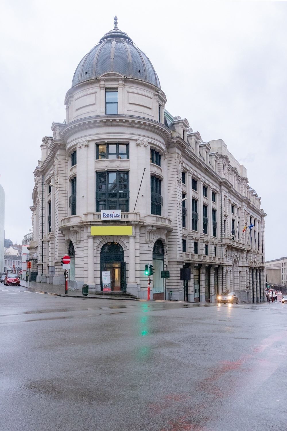 Werk vanaf een professionele werkplek bij u in de buurt