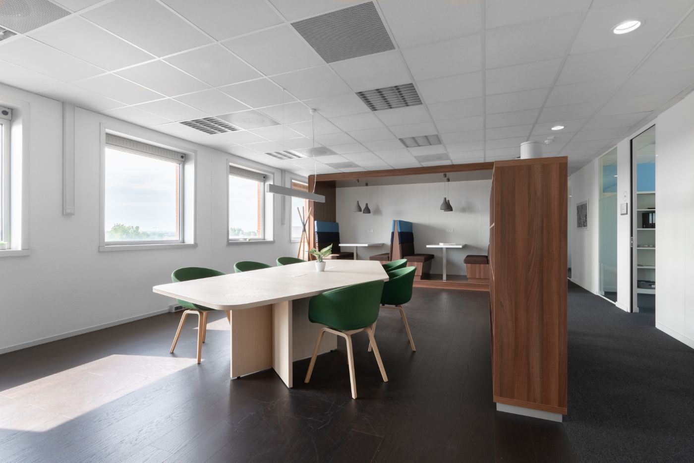 Werk vanaf een professionele werkplek bij u in de buurt