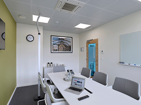 Werk zoals u dat wilt in een privékantoor voor drie