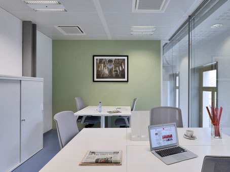 Werk zoals u dat wilt in een privékantoor voor vijf