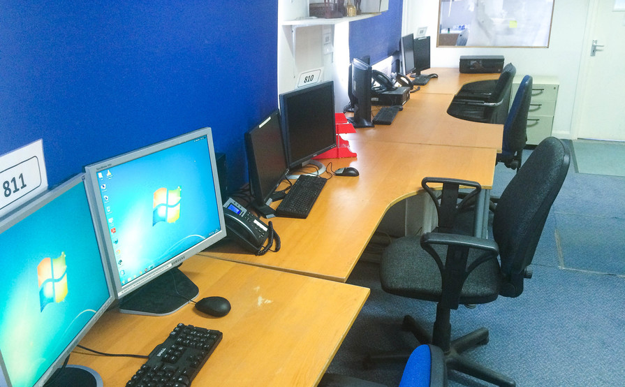 Desks Space in a Pleasant Office in Wembley