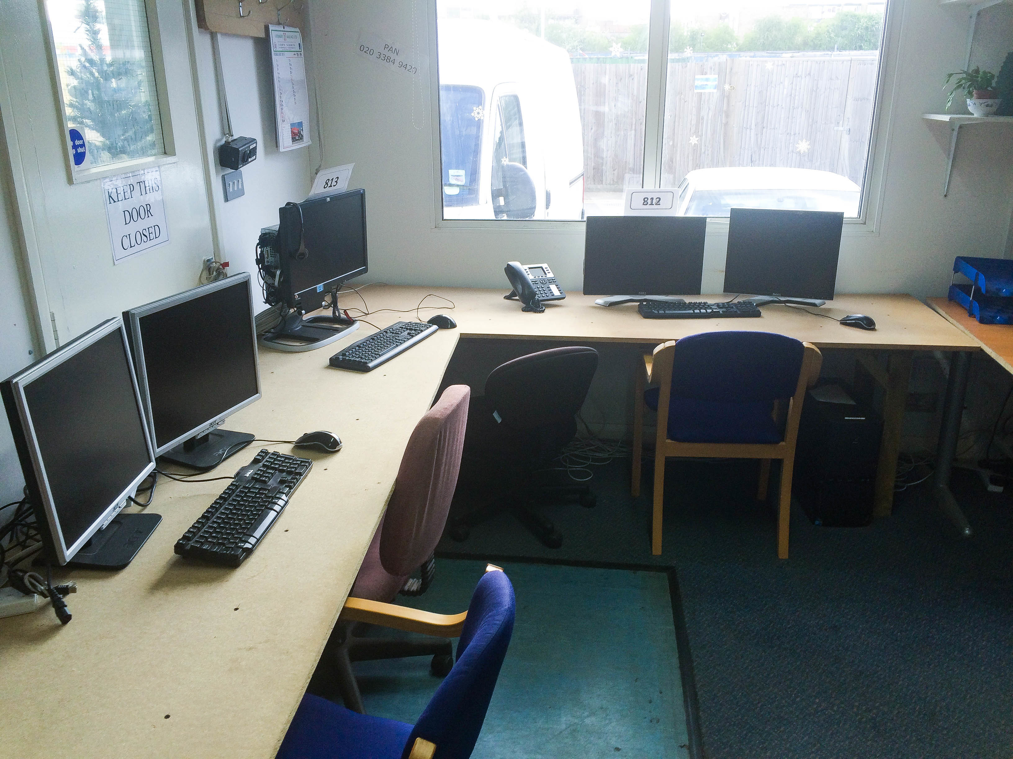 Desks Space in a Pleasant Office in Wembley Desks Space in a Pleasant Office in Wembley