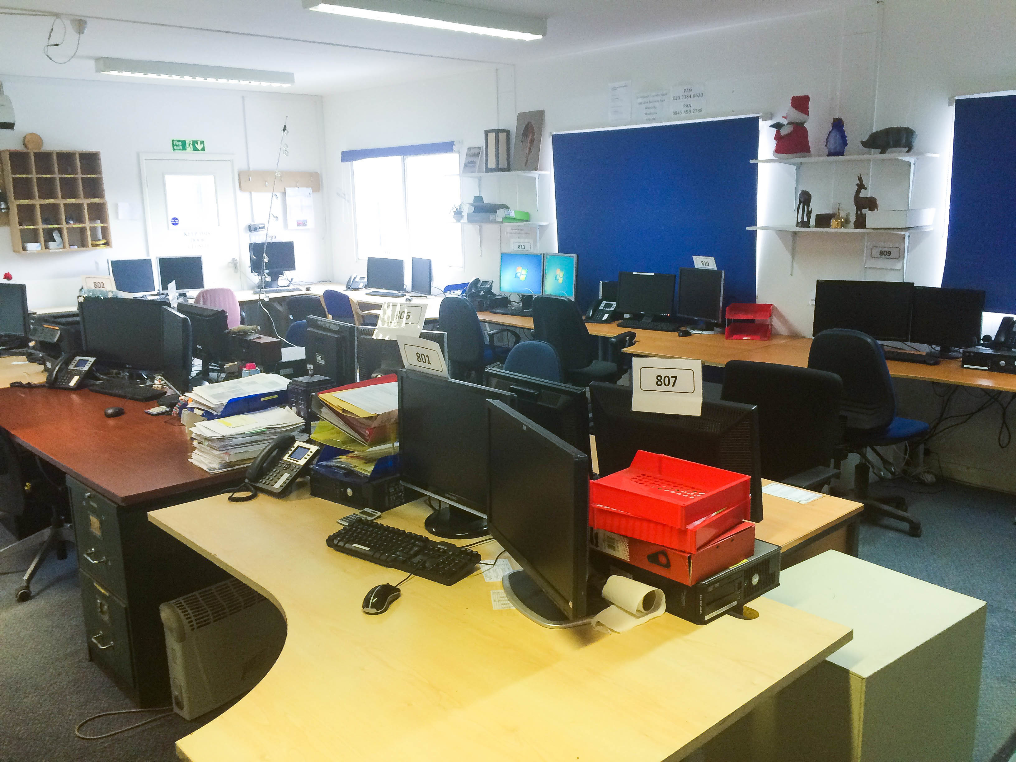 Desks Space in a Pleasant Office in Wembley Desks Space in a Pleasant Office in Wembley