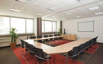 Lavora a modo tuo in un ufficio dedicato su misura. Lavora a modo tuo in un ufficio dedicato su misura.