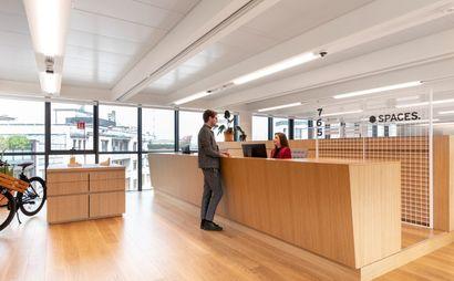 Tutti i vantaggi del coworking con una scrivania dedicata