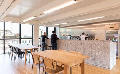 Tutti i vantaggi del coworking con una scrivania dedicata