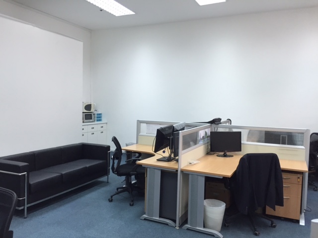 Fully furnished space / Desk