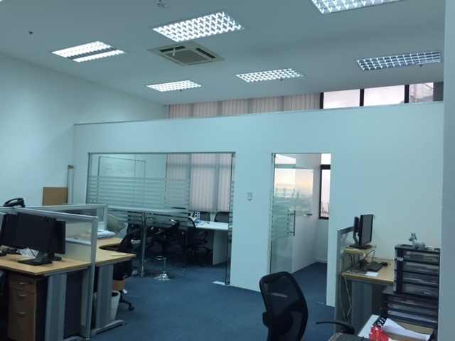 Fully furnished space / Desk