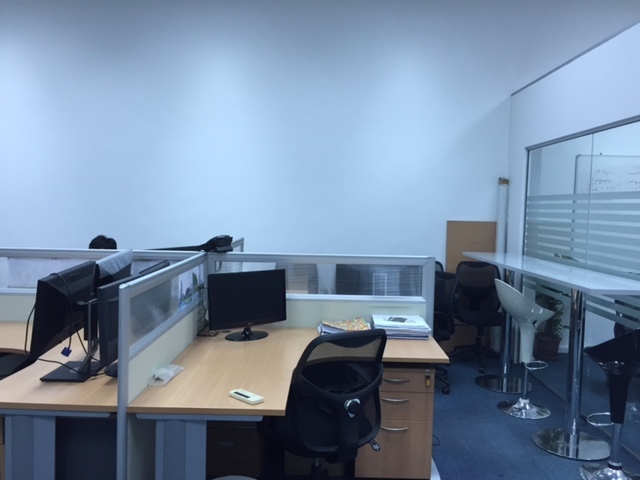 Fully furnished space / Desk