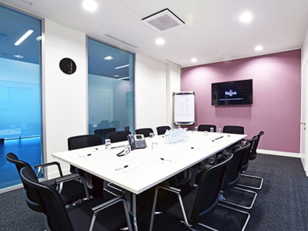 Lavora a modo tuo in un ufficio dedicato per 5