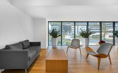 Lavora da uno spazio di lavoro professionale vicino a te. Lavora da uno spazio di lavoro professionale vicino a te.