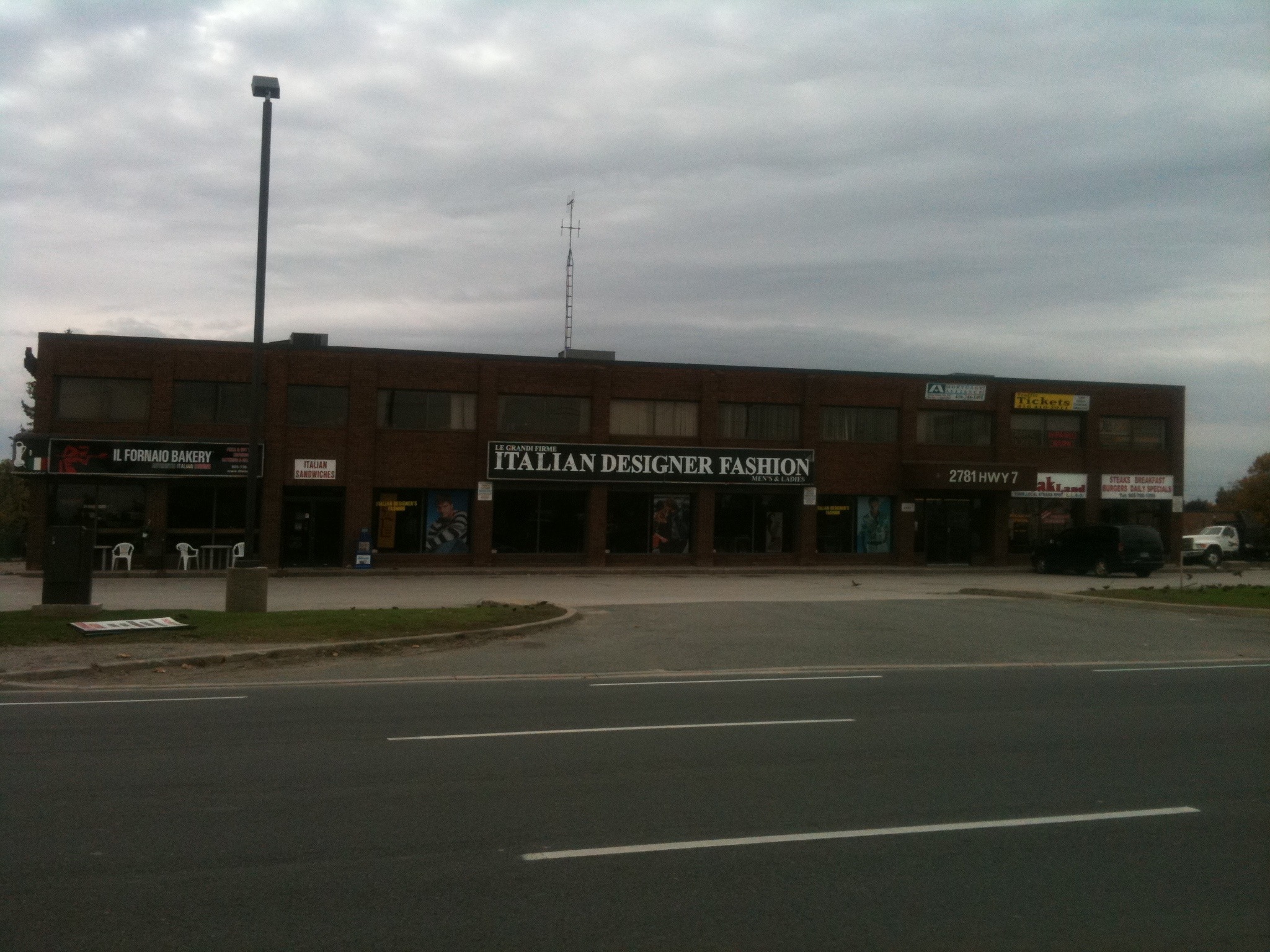 office or conference room Hw 7 Vaughan or Yonge & 401