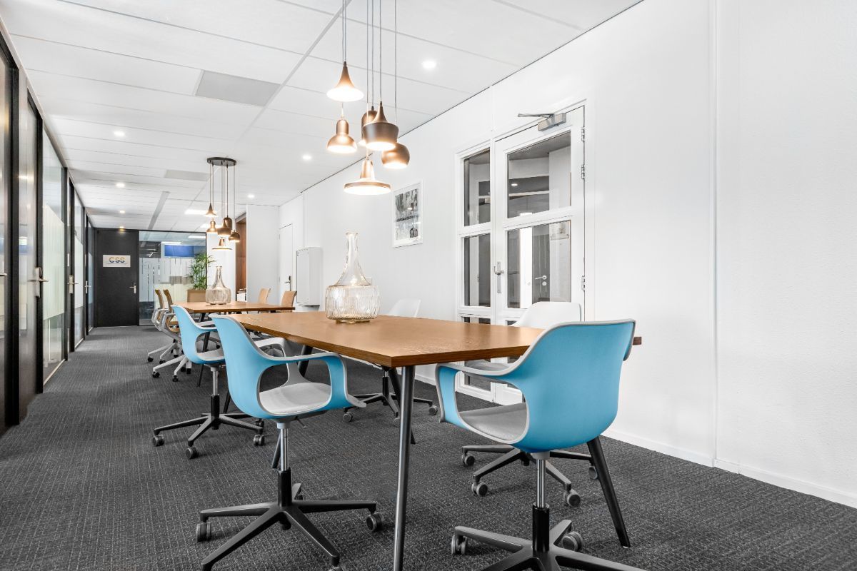 Work your way in een privékantoor voor drie