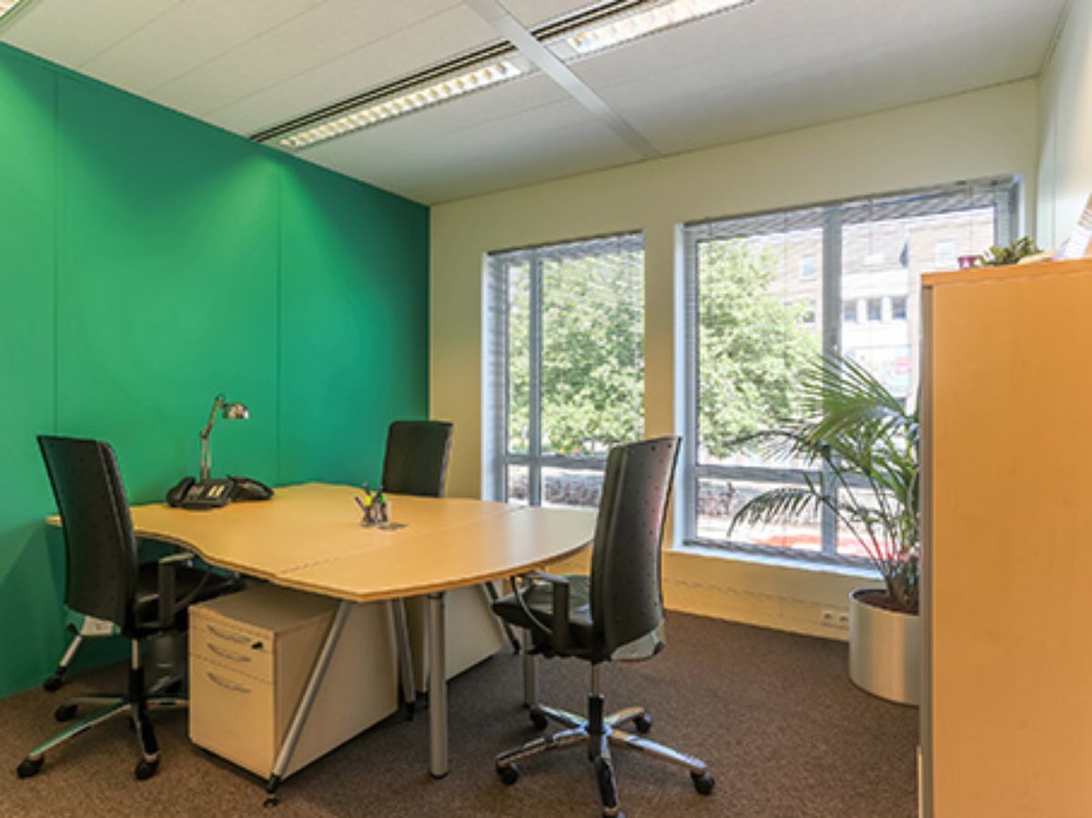 Work your way in een privékantoor voor drie