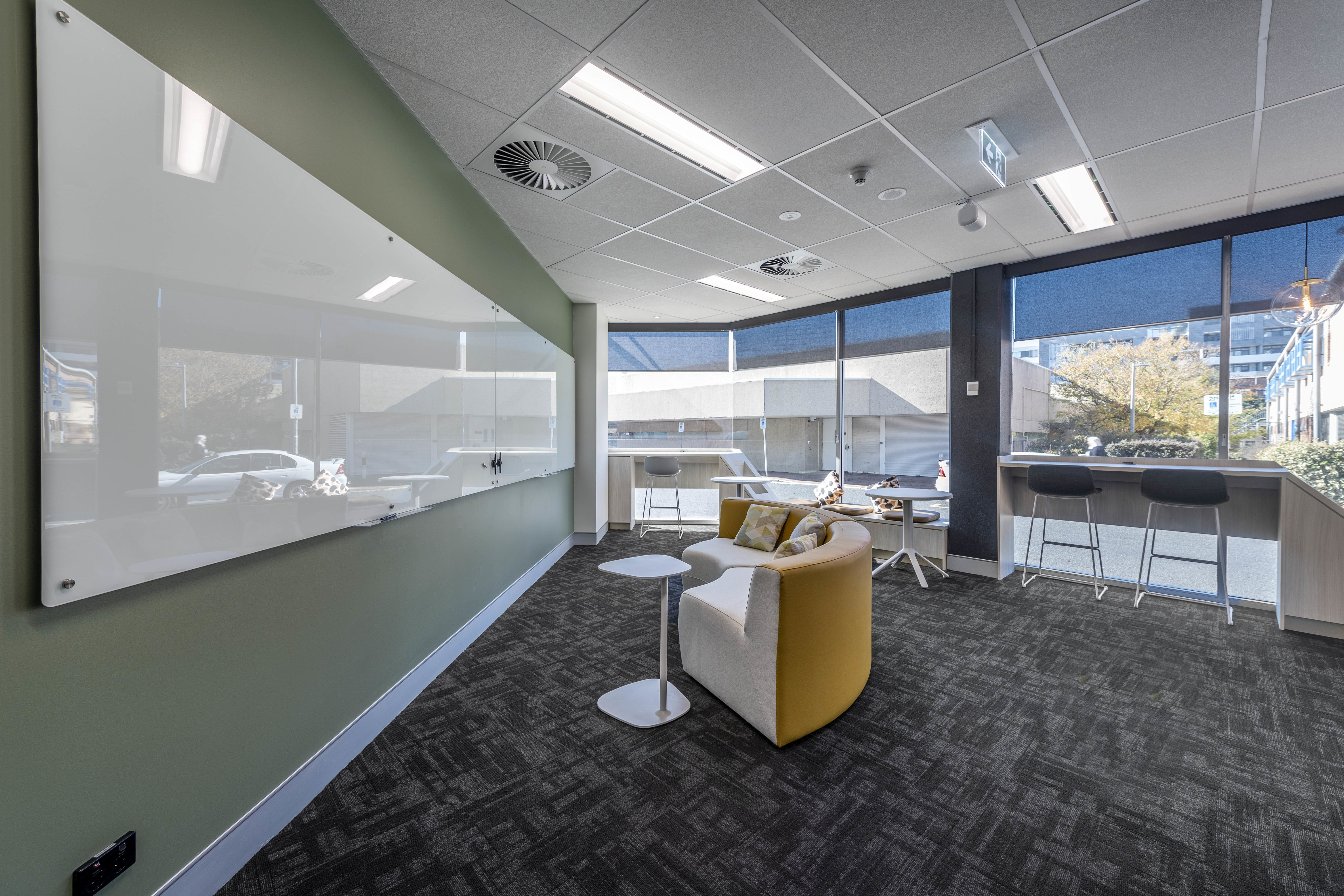 Hot Desks - CoWorking Space 